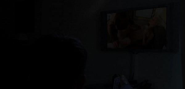  Un mec voit sa femme dans un film porno, ce faire enculer.